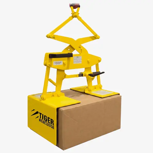 tiger-kartongreifer-mit-einstellbarer-greifbreite-hebegreifer-fuer-kartons-und-holzkisten-serie-PK-AS-mit-karton-v2
