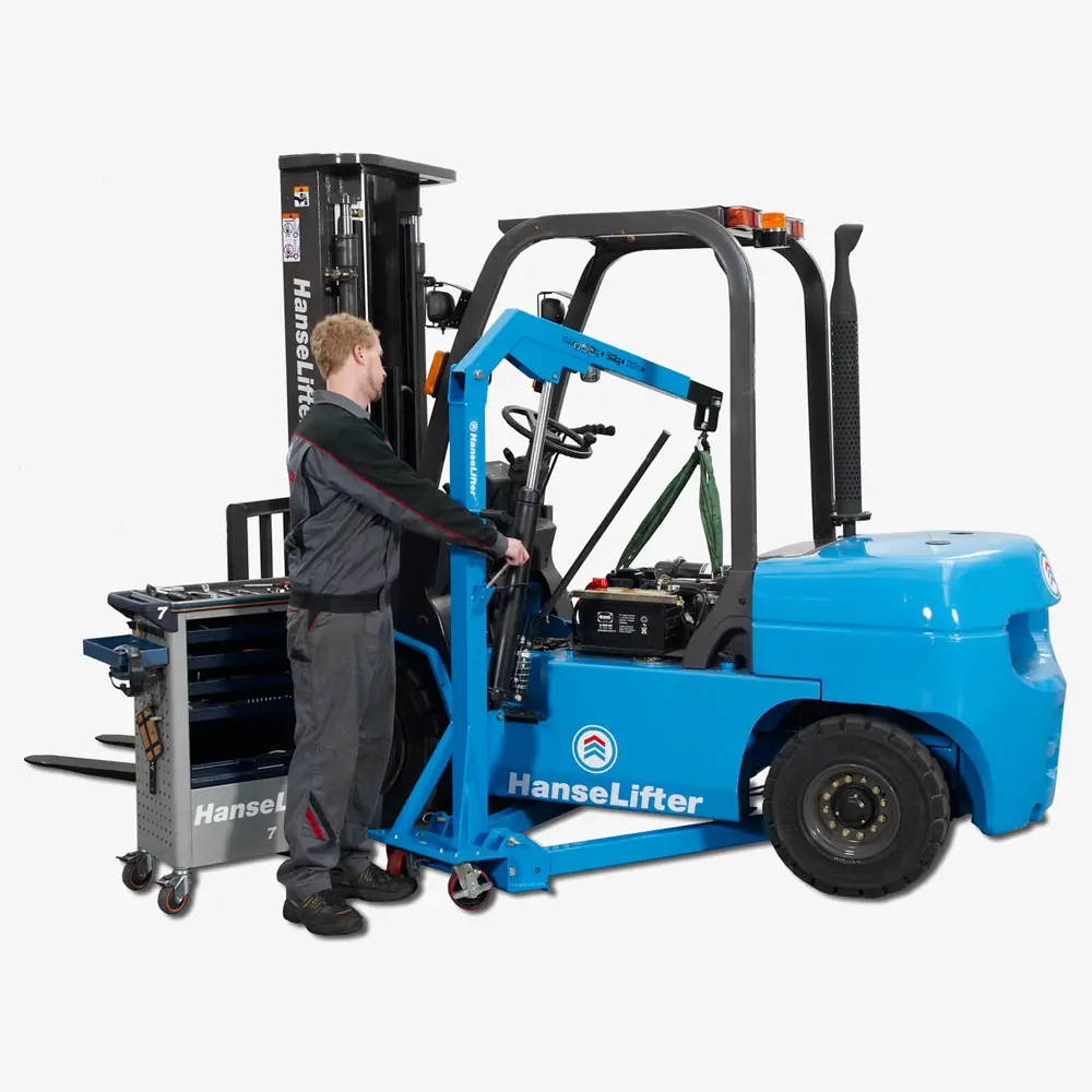 5. Produktbild zu tigerhebezeuge-werkstattkran-unterfahrkran-mit-gespreiztem-fahrwerk-serie-WK-V-im-einsatz